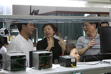 福建省紀(jì)律檢查委員會(huì)常委游美萍一行視察虹潤公司