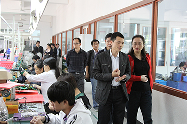 福建省委統(tǒng)戰(zhàn)部副部長、省工商聯(lián)黨組書記王玲視察虹潤公司