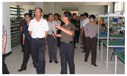 福建省委常委、政法委書記徐謙一行視察虹潤(rùn)公司